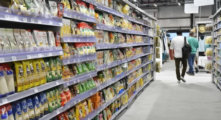 Las diferencias de precios entre los supermercados de balnearios y Montevideo durante el verano